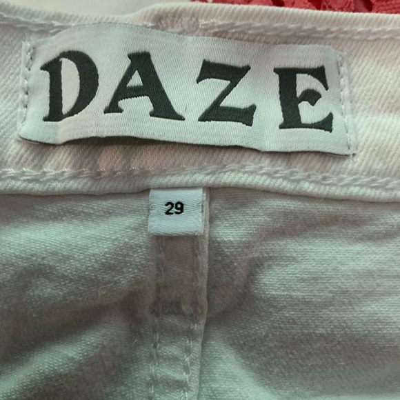 Daze White Denim Women Shorts Size 29 - Picture 8 of 11
